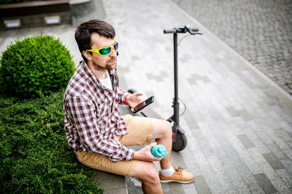 Man Scooter Relaxing Using Smartphone Bench City Modern Male Electro — Stock Photo, Image