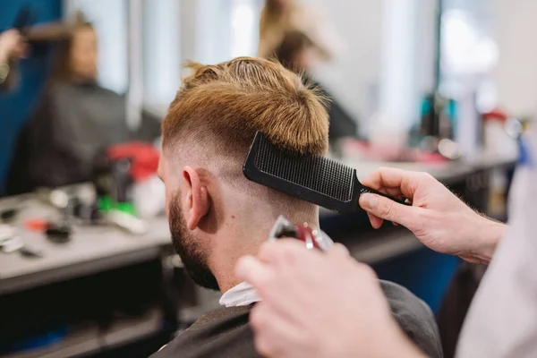 Close Shot Man Getting Trendy Haircut Hair Salon Male Caucasian — Stock Photo, Image