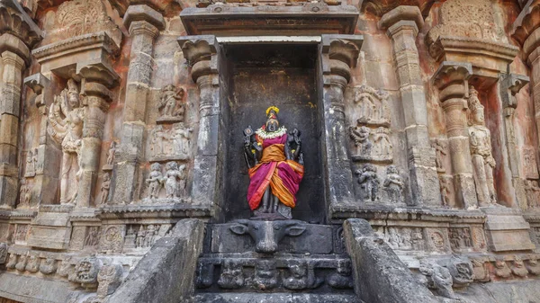 Durga (Mahisaurmardini) image. Airavatesvara Temple, Darasuram, Tamil Nadu, India. One of Great Living Chola Temples - UNESCO World Heritage Site. — Stock Image Durga (Mahisaurmardini) image. Airavatesvara Temple, Darasuram, Tamil Nadu, India. One of Great Living Chola Temples - UNESCO World Heritage Site. Stock Photo