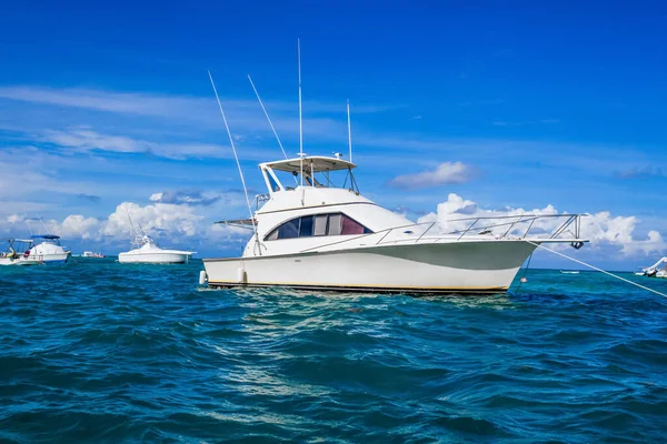 Jachtboot Varen Blauwe Carribean Zee Atlantische Oceaan Tropisch Landschap Met Stockfoto