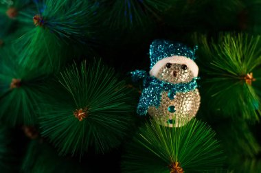 Yeni yıl hediyesi ağacının altında