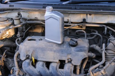 motor yağı bir araba motoru