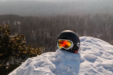 kask ve snowboard gözlükler