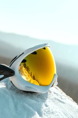 Karda kayak gözlüğü