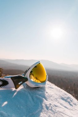 Karda kayak gözlüğü