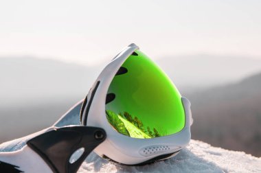 Karda kayak gözlüğü