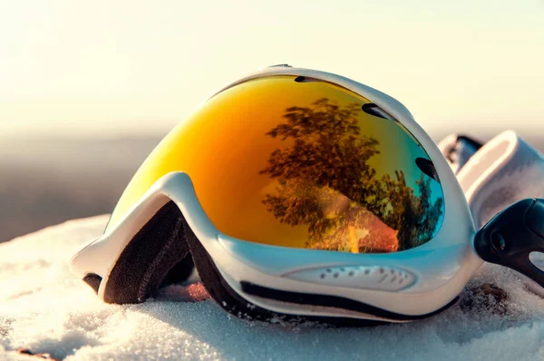 Лыжные Очки Снегу — стоковое фото