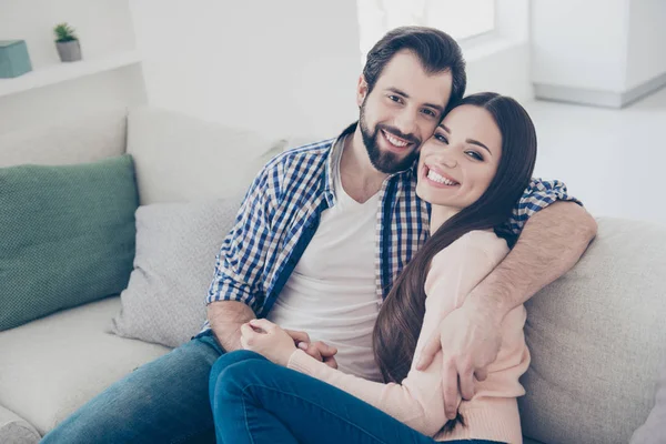 Portrait Cheerful Positive Couple Spending Time Together Indoor House Apartment — Stock Photo, Image