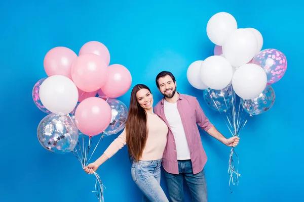 Portret Van Vrolijke Aantrekkelijke Partners Casual Outfits Bedrijf Lucht Ballonnen — Stockfoto