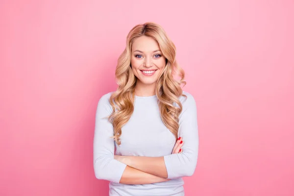 Retrato Encantadora Menina Atraente Encantador Com Penteado Moderno Olhando Para — Fotografia de Stock