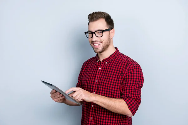 Retrato Inteligente Inteligente Excitado Alegre Hipster Vistiendo Camisa Cuadros Rojo —  Fotos de Stock