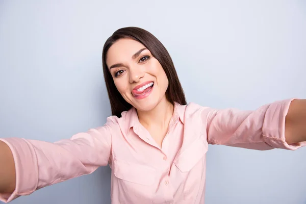 Autorretrato Bastante Encantador Alegre Fresco Loca Divertida Mujer Disparando Selfie — Foto de Stock