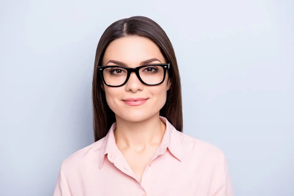 Ritratto Intelligente Affascinante Bruna Carina Donna Occhiali Indossando Camicia Classica — Foto Stock