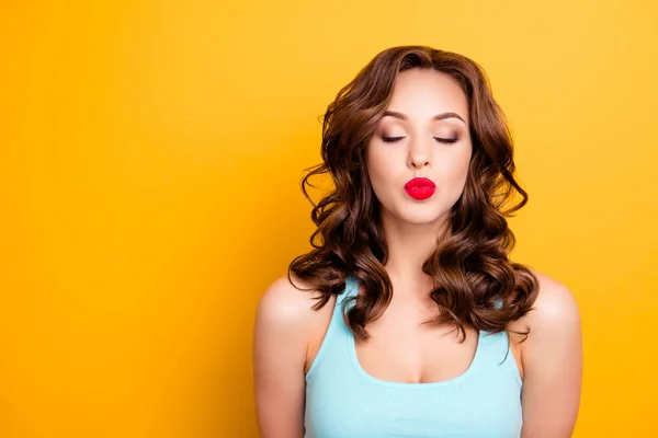 Retrato Con Espacio Copia Lugar Vacío Linda Chica Encantadora Con —  Fotos de Stock