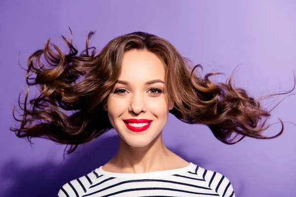 Retrato Menina Muito Sexy Com Cabelos Voadores Batom Vermelho Dentes — Fotografia de Stock