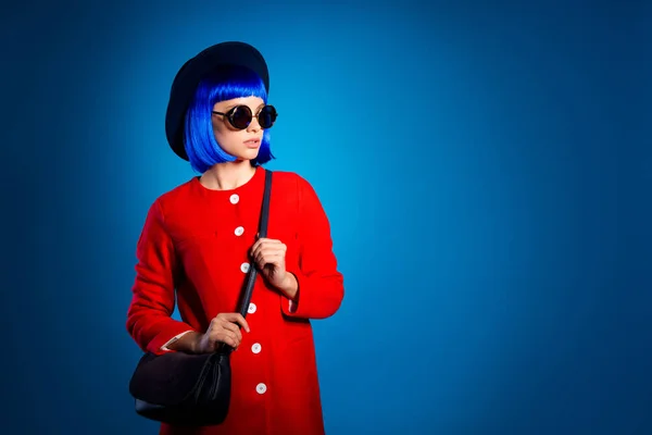 Retrato Chica Bastante Encantadora Gafas Ropa Cabeza Abrigo Rojo Con —  Fotos de Stock