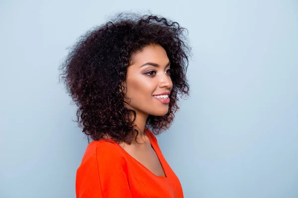 Portrait Glad Natural Woman Modern Hairdo Orange Outfit Looking Away — Stock Photo, Image