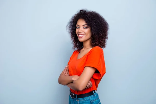 Retrato Mulher Bonita Alegre Com Lábios Gordos Penteado Moderno Shirt — Fotografia de Stock