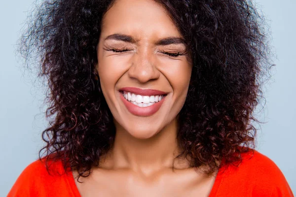 Closeup Recortado Retrato Mulher Cômica Engraçada Com Dentes Brancos Saudáveis — Fotografia de Stock