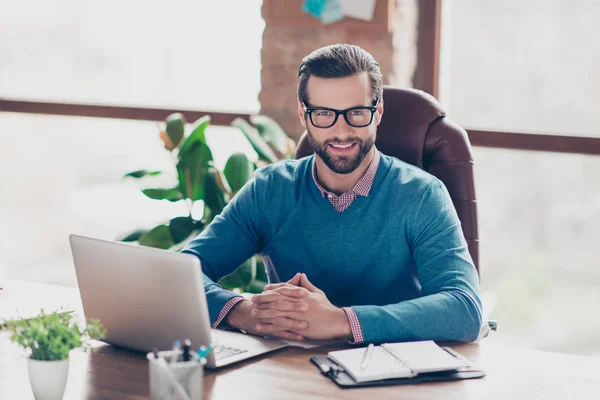 Stunning Smiling Harsh Virile Manager Glasses Pullover Shirt Sitting Leather — Stock Photo, Image
