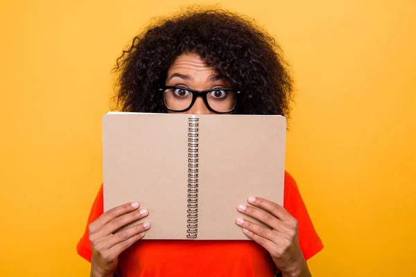 Wtf Ritratto Ragazza Divertente Impressionato Guardando Fuori Organizzatore Con Gli — Foto Stock