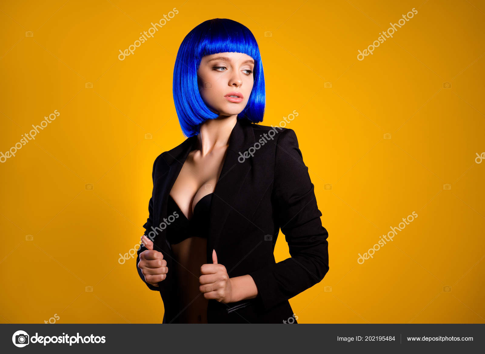černá lesbička sát prsa