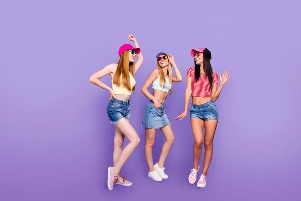 Volledige Portret Van Vrolijke Dwaas Trio Jeans Korte Broek Rok — Stockfoto