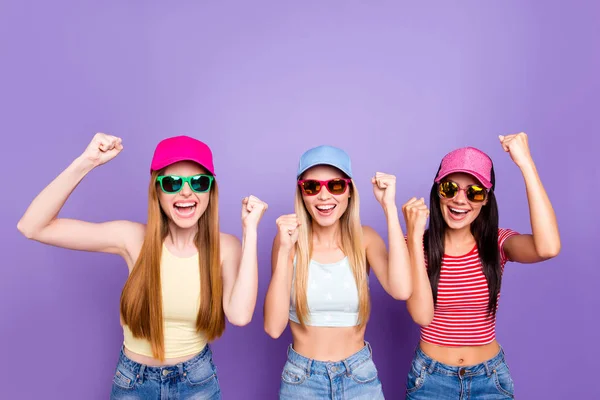 Retrato Alegres Triunfantes Alegres Tomados Mano Celebrando Victoria Gritando Aislados — Foto de Stock