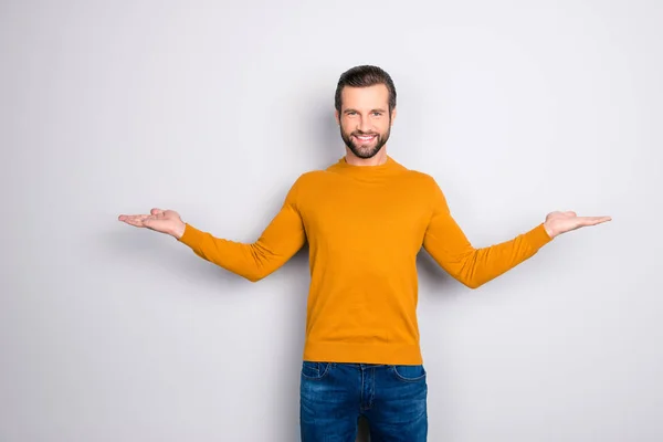 Portret Van Heerlijke Vertrouwen Deskundige Aantrekkelijke Bebaarde Man Demonstreren Evenwicht — Stockfoto