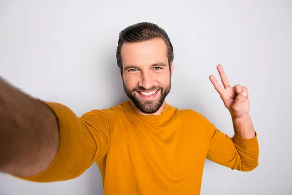 Autorretrato Funky Divertido Con Una Sonrisa Radiante Dentada Tipo Barbudo — Foto de Stock