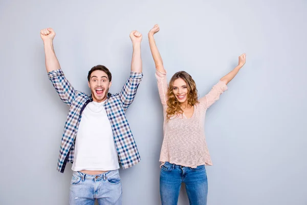 Portret Van Stijlvolle Paar Casual Outfits Voor Het Dragen Van — Stockfoto