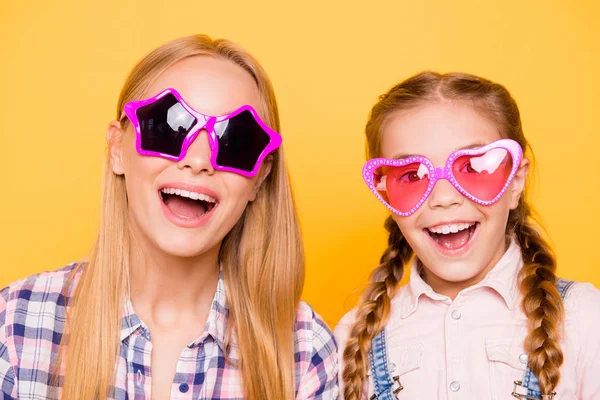 Wochenendurlaub Unterschiedlichen Alters Zwei Teenager Konzept Nahaufnahme Porträt Von Funky — Stockfoto