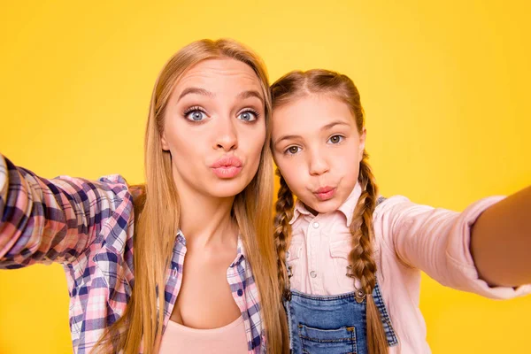 Duck Face Video Stream Time Mania Close Portrait Cute Beautiful — Stock Photo, Image