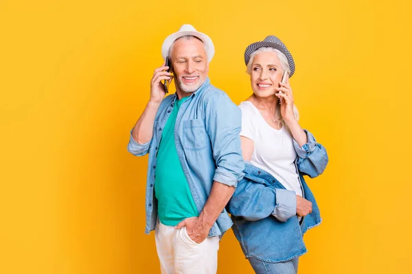 Escuchar Perturbar Escuchar Ruido Gente Vaqueros Estilo Elegante Concepto Equipo —  Fotos de Stock