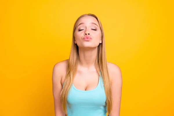 Very Beautiful Gentle Blonde Girl Long Straight Hair Closed Her — Stock Photo, Image