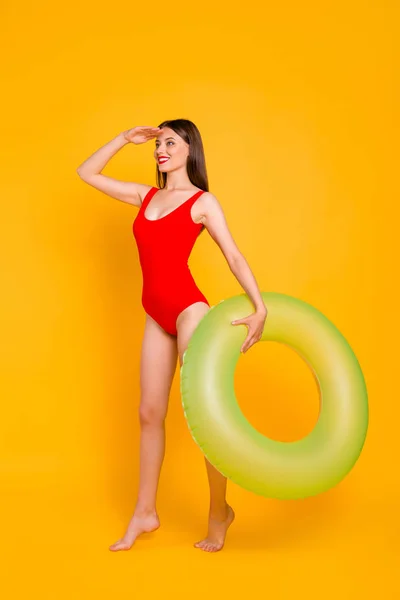 Vacation Full Legh Vertical Portrait Excited Girl Colorful Swimsuit Holds — Stock Photo, Image