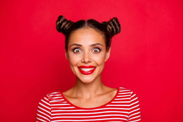 Крупный План Счастливого Лица Молодая Девушка Красными Губами Большими Карими — стоковое фото