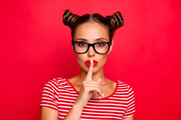 Shh Retrato Chica Misteriosa Atractiva Gafas Gestos Signo Silencio Con —  Fotos de Stock
