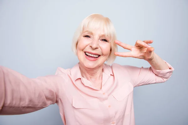 Portrét Dospělých Blondýna Ráda Veselá Kavkazské Stará Usměvavý Fotografování Selfie — Stock fotografie