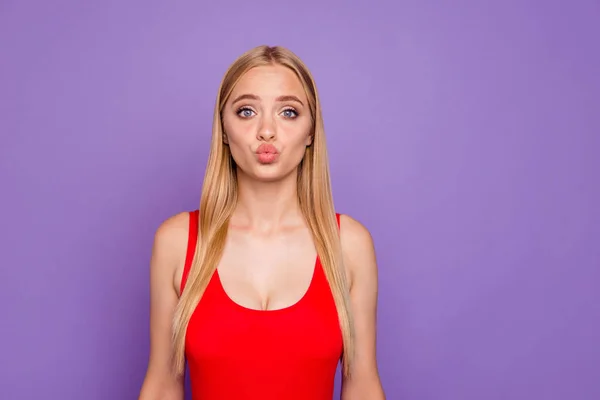 Retrato Atractiva Chica Hermosa Rubia Complacida Con Traje Baño Rojo —  Fotos de Stock