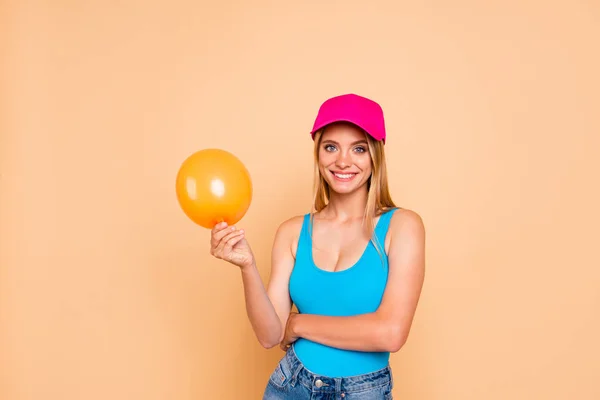 Retrato Jovem Atraente Agradável Bonito Cabelos Lisos Menina Sorrindo Loira — Fotografia de Stock