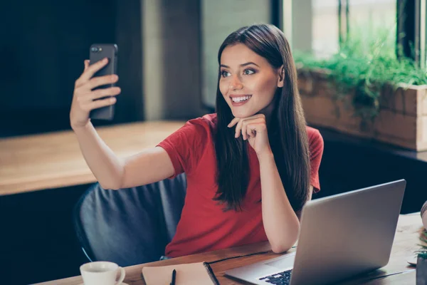 Portrait of young smiling student girl make video call from smar — Stock Photo, Image