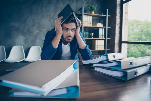 Need Vacation Very Tired Assistant Hid His Head Diary Waits — Stock Photo, Image
