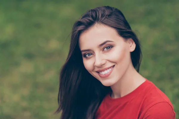 Close-up portrait of nice charming attractive cute young cheerfu — Stock Photo, Image