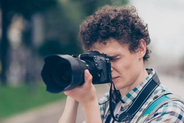 Portrait of curly haired cute attractive handsome guy blogger wi — Stock Photo, Image