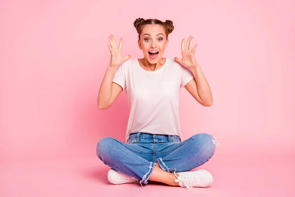 Großartige Neuigkeiten unglaublicher Klatsch volle Beine, Körper, Größe Porträt von — Stockfoto