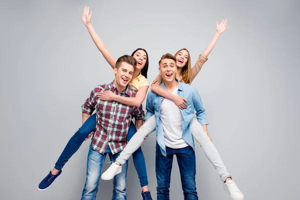 Volle Länge, Beine, Körper, Größe Porträt von flippigen Hipster Youngster — Stockfoto