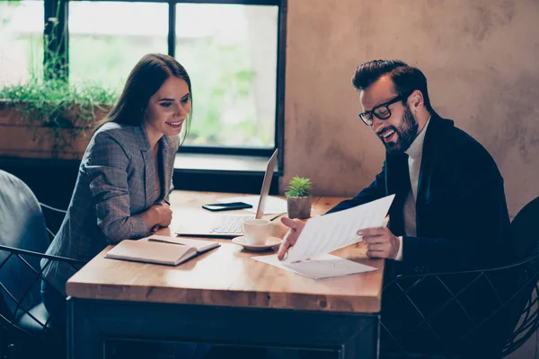 Two cheerful modern stylish elegant classic business people, sha — Stock Photo, Image