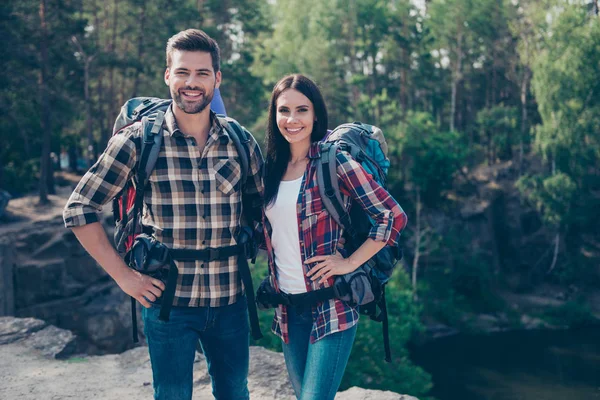 Eco tourism. Two trendy stylish people, spouses on vacation, tra — Stock Photo, Image
