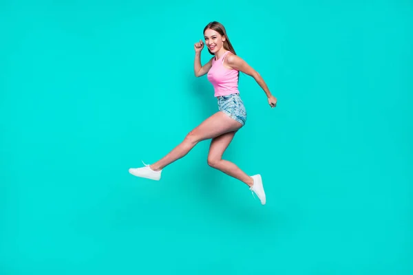 Повна довжина тіла молодої стрункої ідеальної веселої дівчини Wearin — стокове фото